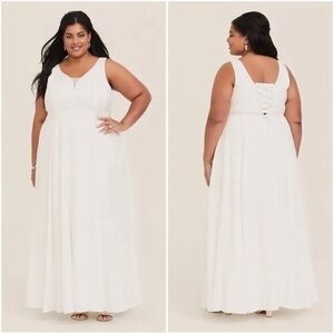 NWT Torrid size 18 special occasion ivory sweetheart gown